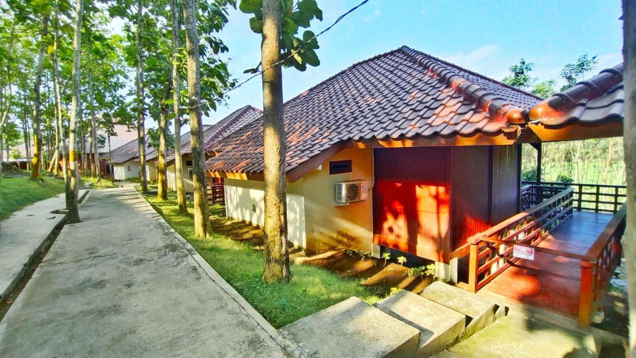 Kasuari Exotic Resort Magelang Buitenkant foto